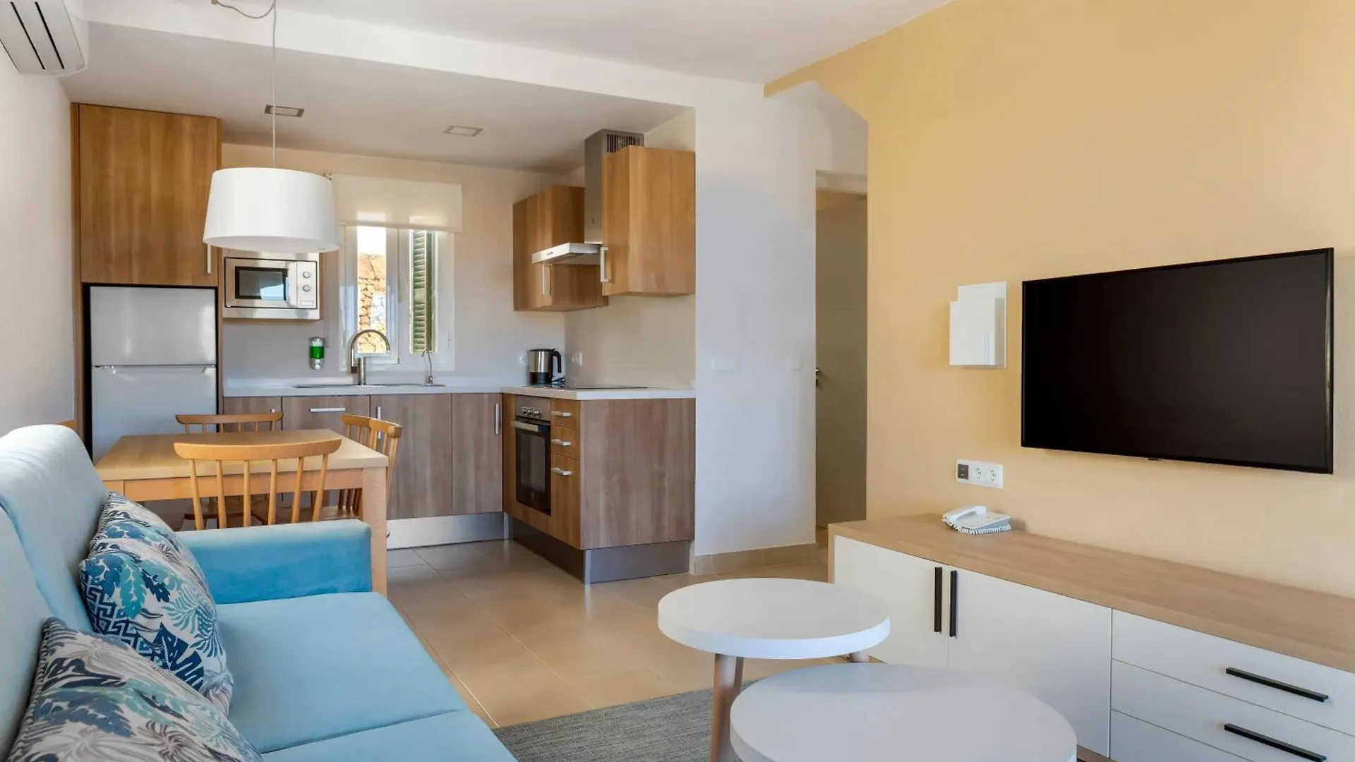 White Sands Beach Club Arenal d'en Castell Apartahotel